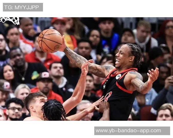 凯尔登约翰逊上半场表现出色攻防兼备贡献10分3篮板3抢断