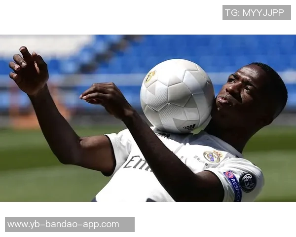 维尼修斯与女友携手米利唐夫妇共度摩纳哥假期心情愉悦庆祝国家德比胜利