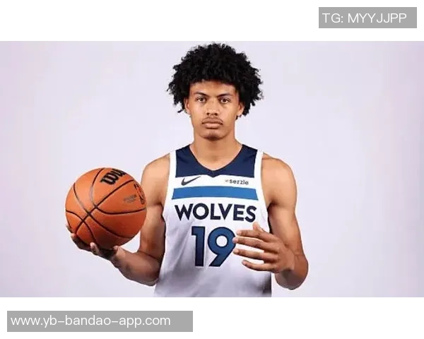 芬奇赞贝兰热打球风格强硬敏锐感知比赛局势令人印象深刻